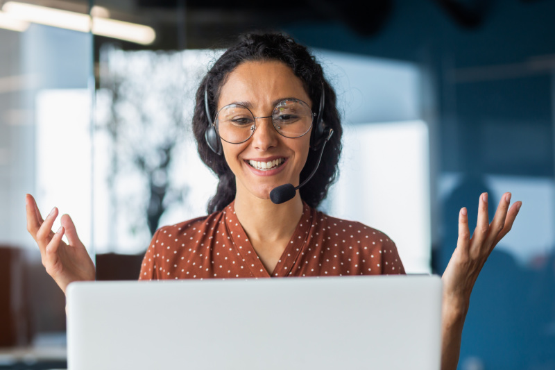 VRI Interpreter smiling during a remote interpreting session. 