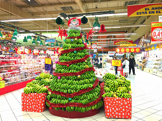 Christmas tree made out of plantains in a grocery store in India